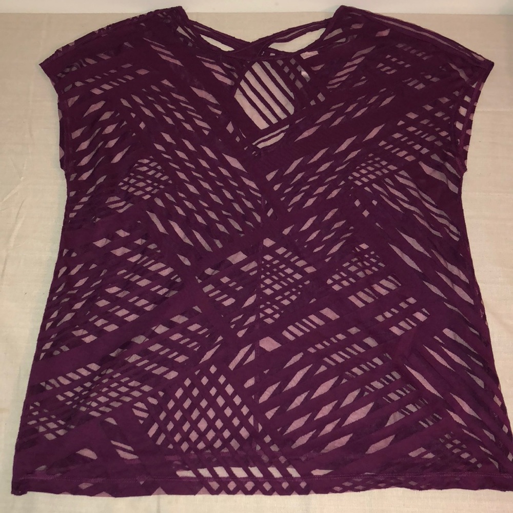 Amazing design workout shirt with plenty of air!